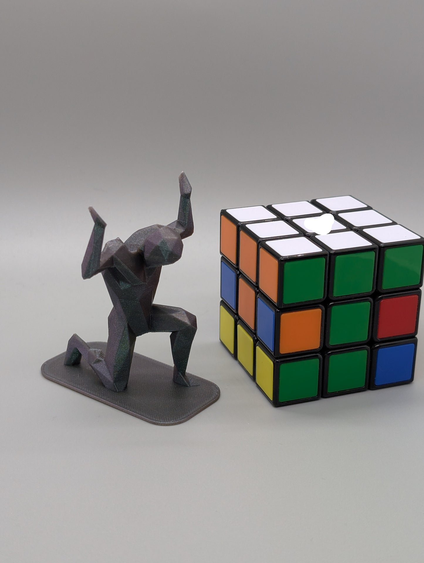 3D Printed Low Poly Atlas – Stylish Rubik's Cube Stand for home, office, party, countertop